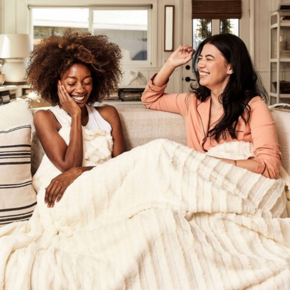 New Comma Plush Throw Blanket